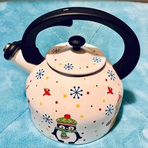 Temp-Tations 2.3 Qt Tea Pot. Holiday Decor